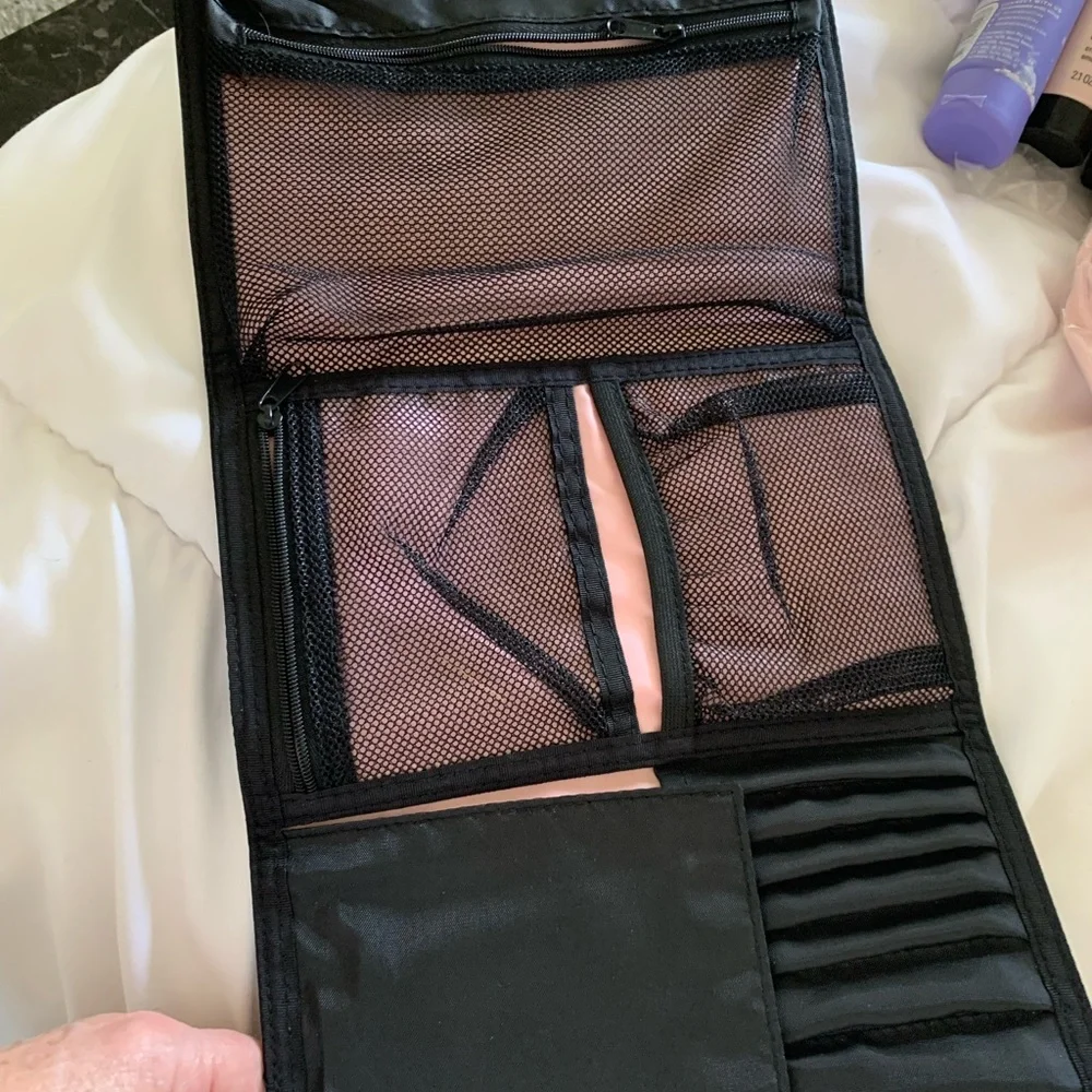 Mary Kay Black Cosmetic Bag Sleek Design with Zipper Closure - Picture 2 of 3